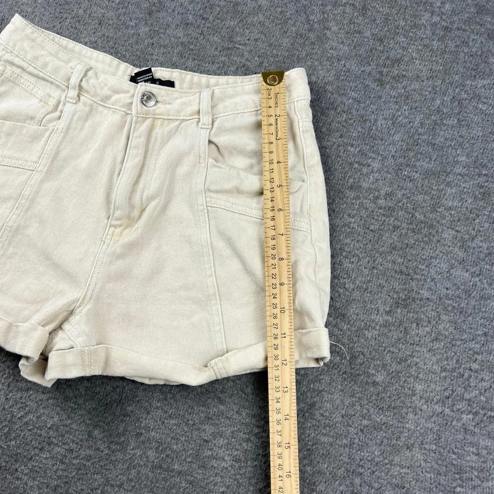 Forever 21 Women's Ivory Cream Denim Shorts M Medium Mid-High Rise Cuffed - Picture 9 of 9